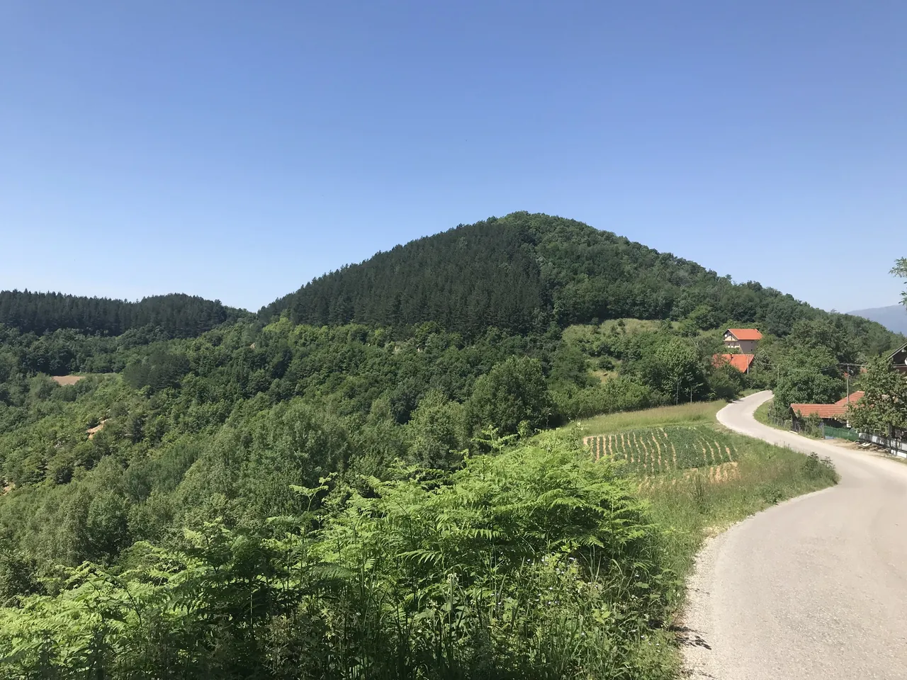 Brdo Morič i seoski put