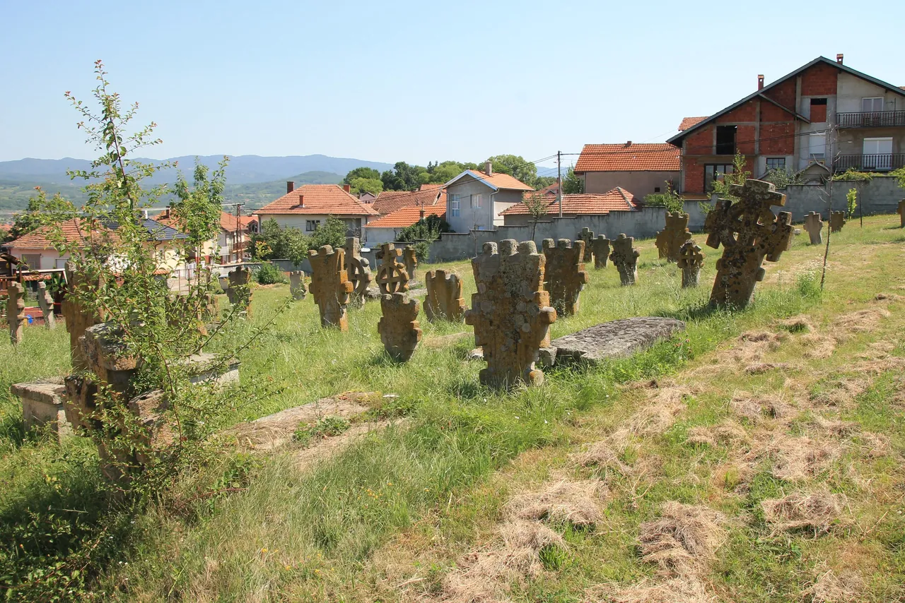 Kameni krstovi iz 19. veka kod gradske crkve