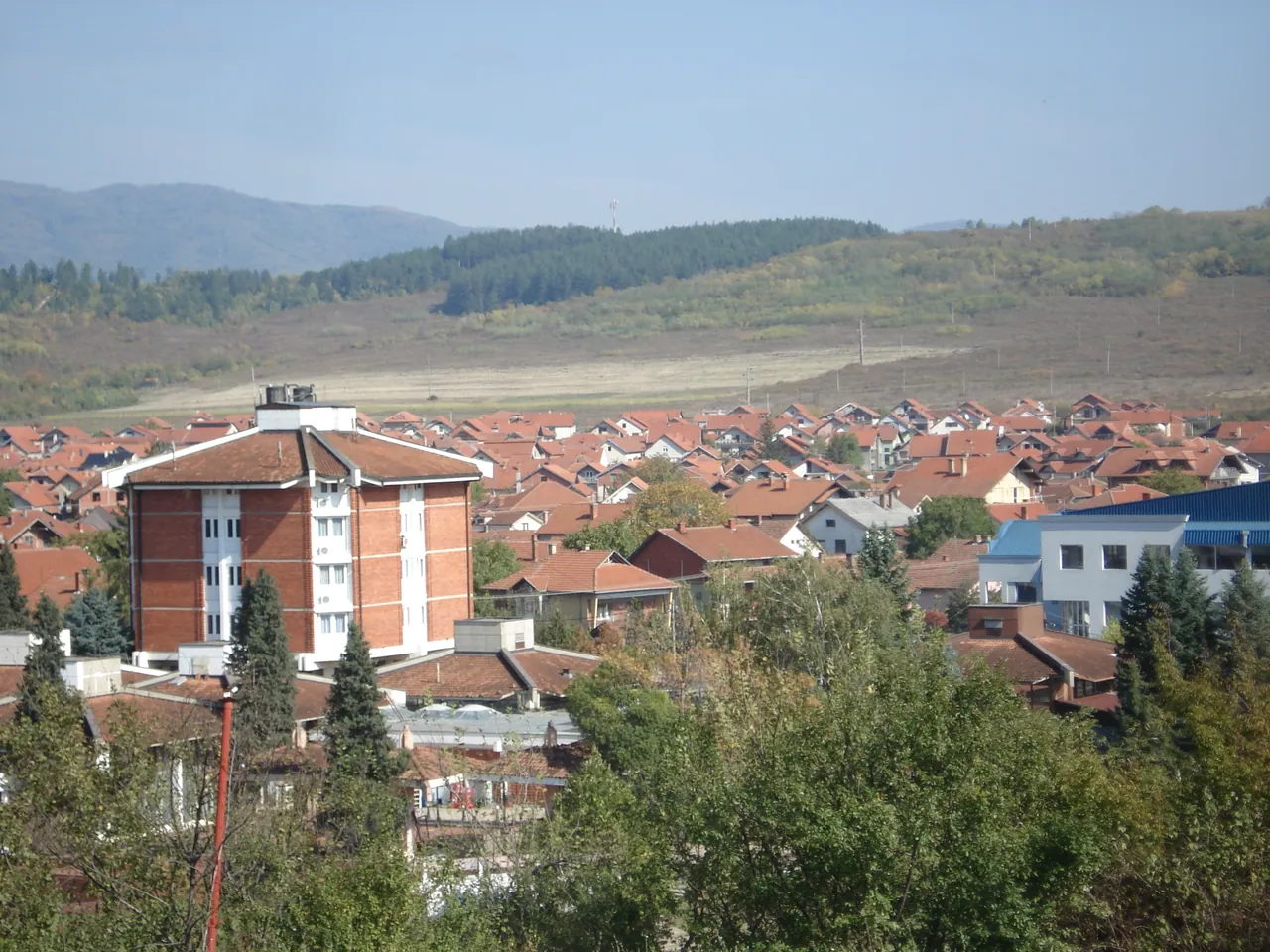 Vlasotince, istočna obala